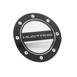 PartzBiz CM FR3Z-6640526-MB - Drake Muscle Cars Fuel Door Comp Series Matte Black และโลโก้ Mustang